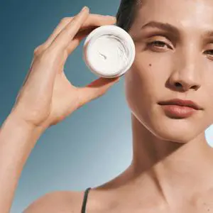 La Mer The Blue Heart Glow Collection